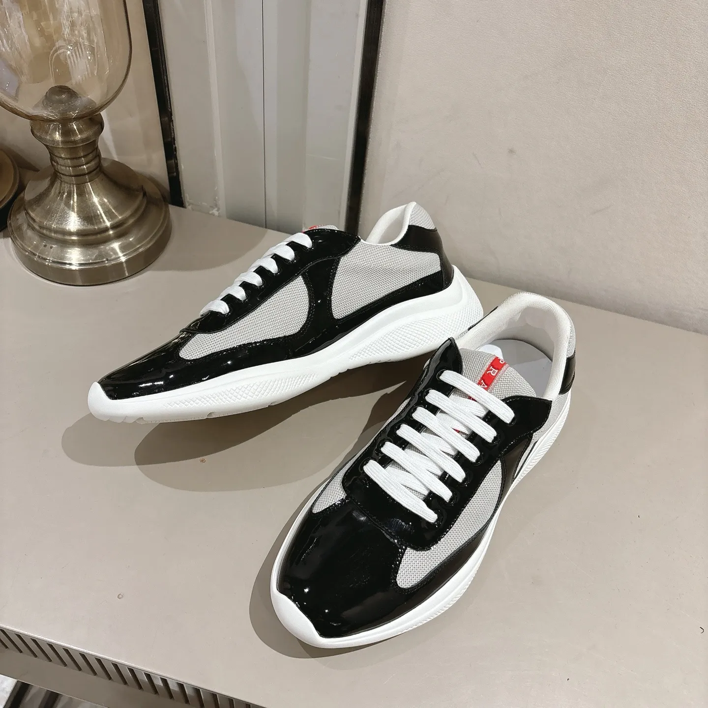 Factory direct sales p520🐘🐘Women's shoes, women's clothing (top version) Prada casual sports shoes, fashionable thick-soled casual loafers, unique taste, loved by everyone and easy to control, popular every year. There is also a versatile classic shoe last, enough to conquer you, wear it, increase the height and leisure, simple and handsome on the feet. The fabric is imported patent leather, the inner foot pad is breathable mesh, soft and delicate, the foot feels comfortable, ip Foam mold anti-slip lightweight outsole